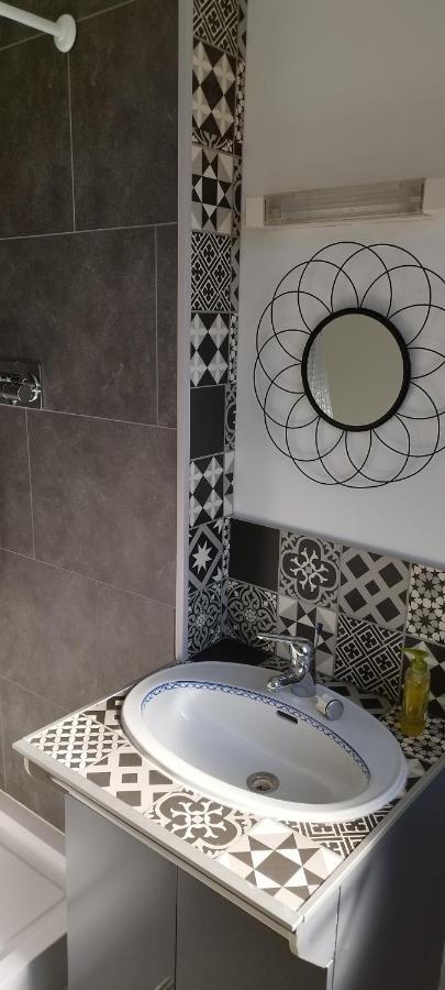 Studio Cosi Idealement Place Au Coeur De Ville Бурж Екстериор снимка